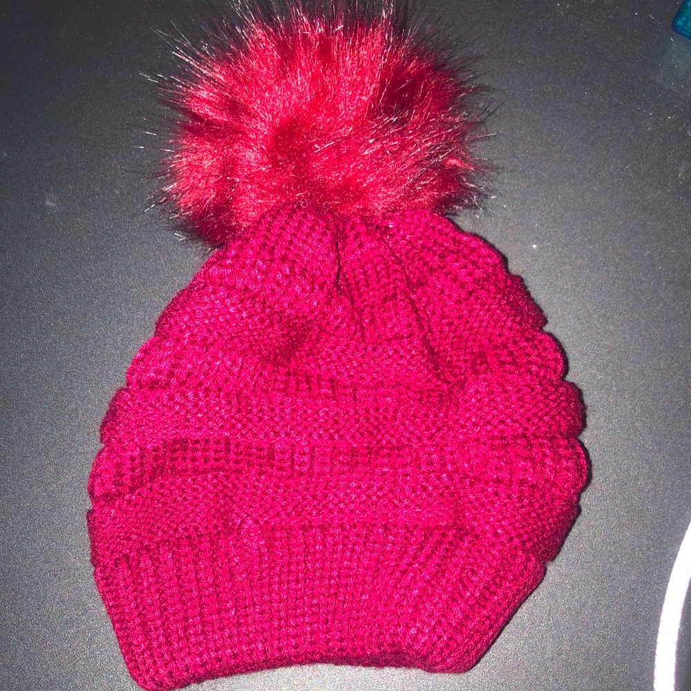 Beanie w/ removable plush piece